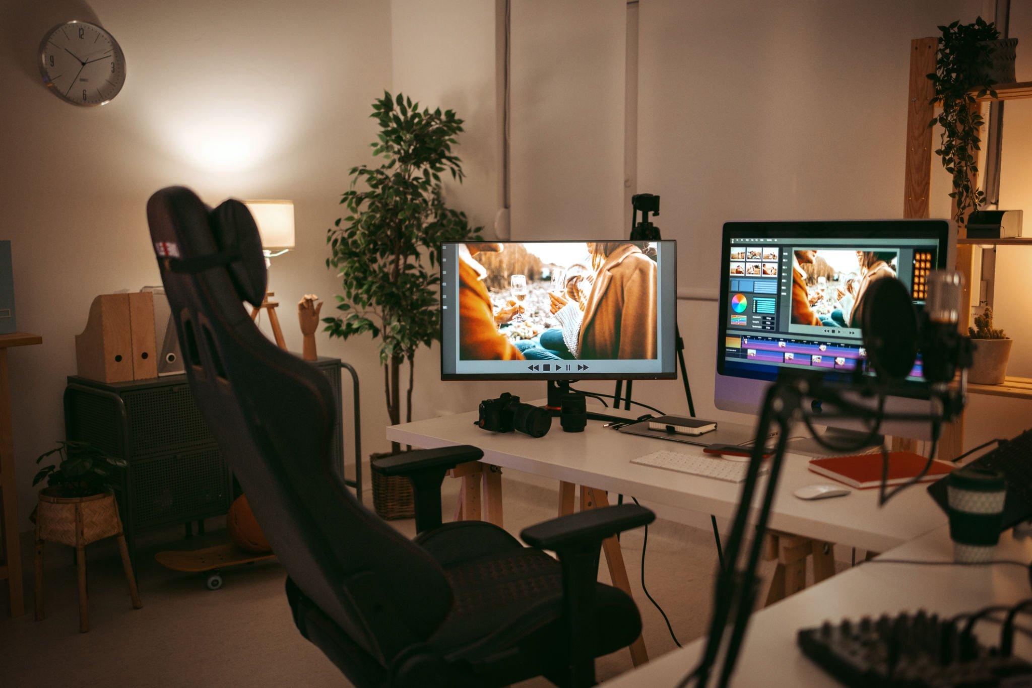 Editing Den Your BEST Graphic Designer with a Promising Portfolio.